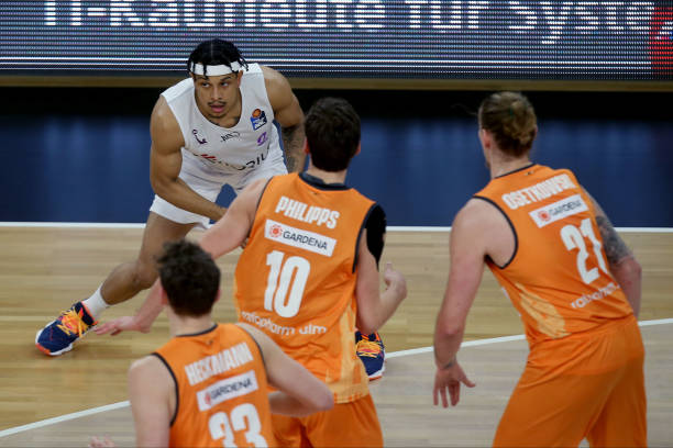 给管理层施 给管理层施