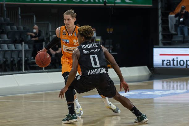 更多空位和 更多空位和